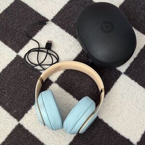 Beats Studio³ Wireless Headphones - Beats Skyline Collection - Crystal Blue